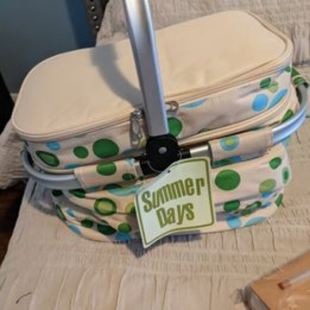 ☀️ Keep Your Drinks and Snacks Cool in Style with the Summer Days Aluminum Frame